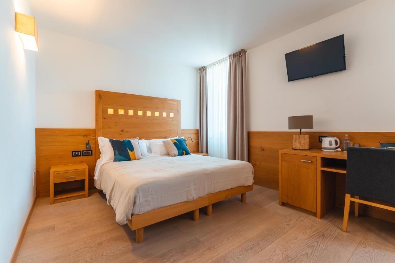 Albergo Caffe Centrale Медзокорона Экстерьер фото